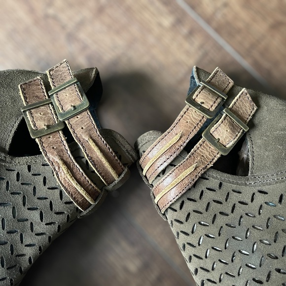 CIRCLE G Laser Cut Suede Ankle Booties •Size 8.5 • Women - Picture 8 of 16